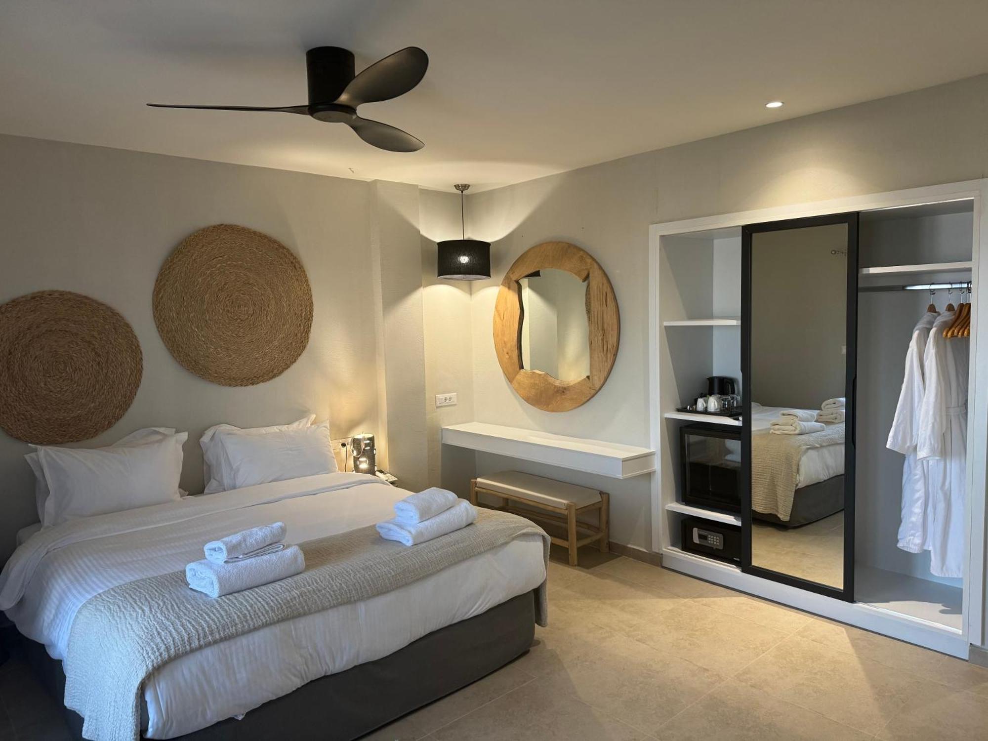 The Noverian Bios Santorini Boutique Hotel Fira  Pokój zdjęcie